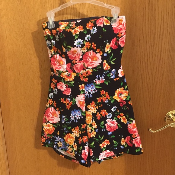 Floral summer romper for skinny girls - Picture 3 of 7